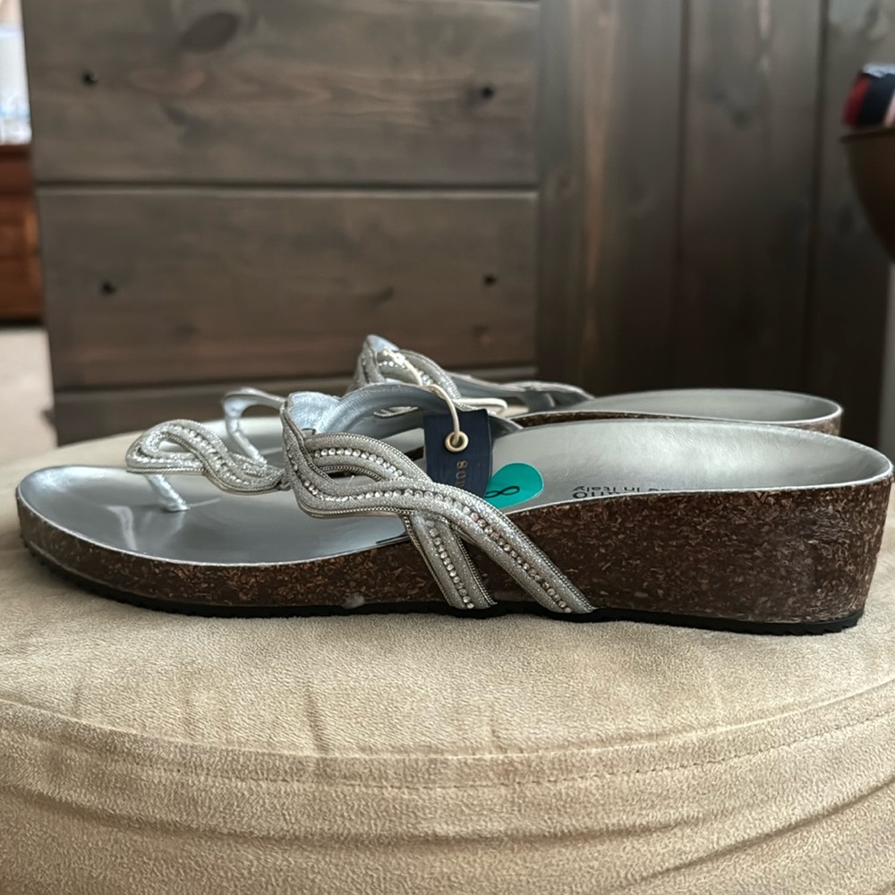 NWT Sophia Milano Made in Italy Silver Sandals